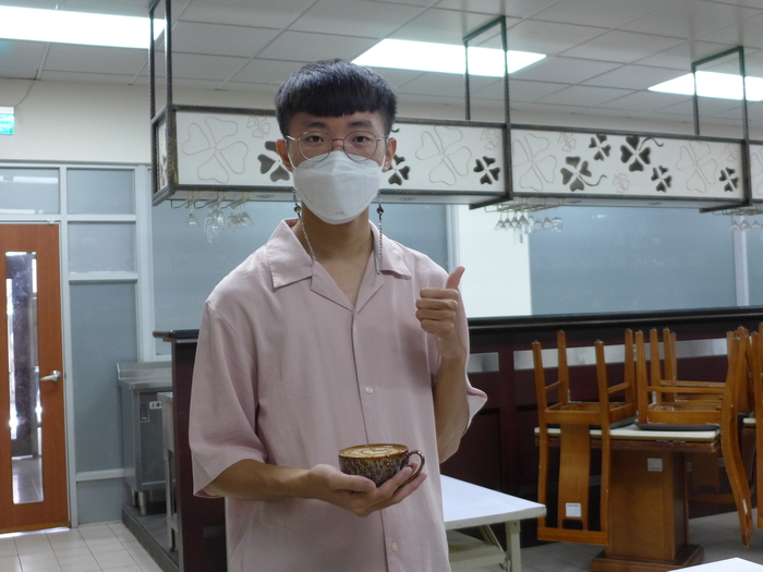 餐飲系張子瓏同學「2022日本Latte one 線上拉花藝大賽」榮獲冠軍圖片