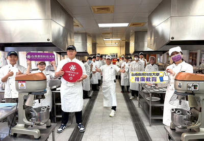 南應大中式麵食證照班勇奪21張證照 深化技職扎根、展現廚藝培育實力