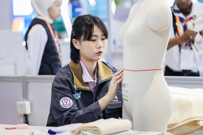 南應大服設系蕭妤珊國手征戰第48屆國際技能競賽 勇奪優勝為台灣爭光