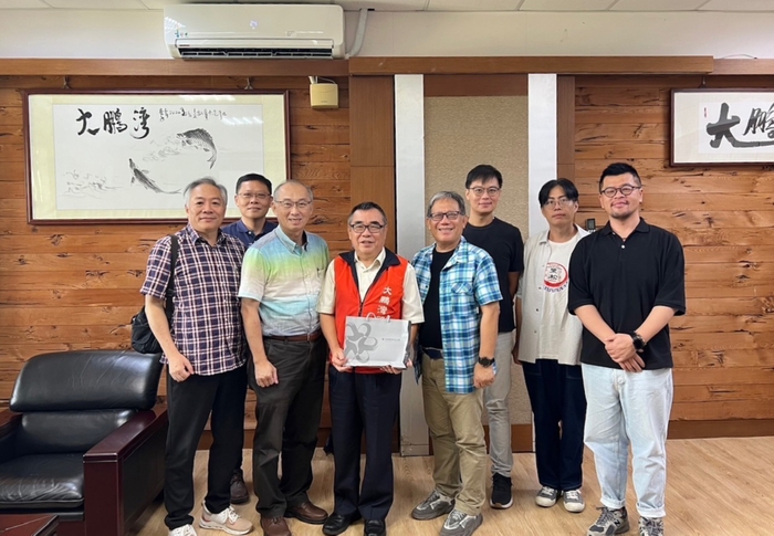 許主龍處長（圖中者）與南應大志在琉鄉團隊合影圖片