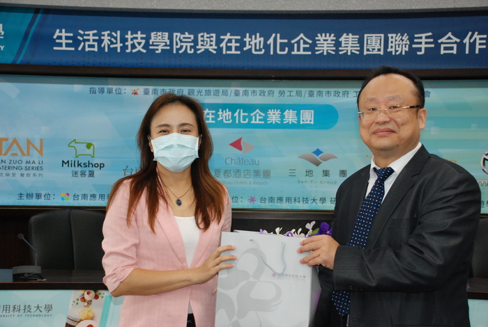 台南應用科技大學與台南在地化十大企業集團簽約結盟聯手合作圖片