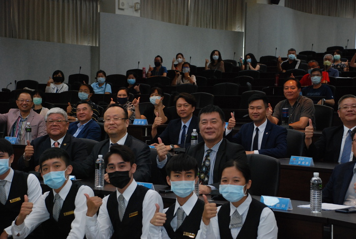 台南應用科技大學與台南在地化十大企業集團簽約結盟聯手合作圖片