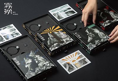 南應大視傳系學生團隊將設計、文化研究與觀光推廣結合，創作《霧湧》旅遊指南作品，榮獲屏東獎第二類優選