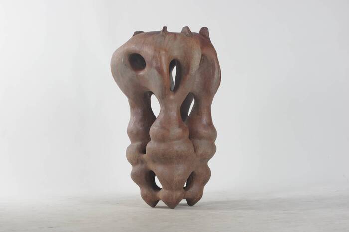 校友林澤男則以陶瓷雕塑作品「凝望深淵」獲得第一名